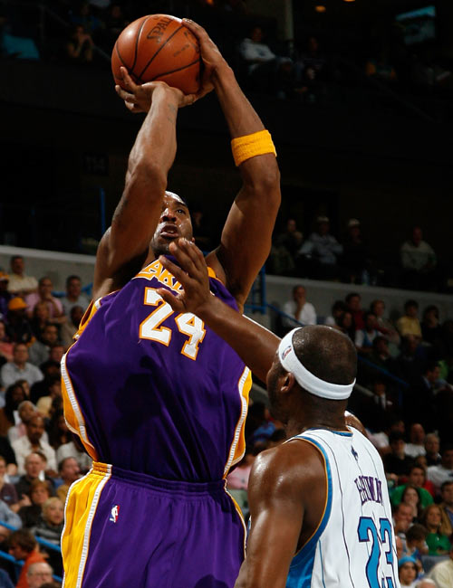 尽管这些女 尽管这些女