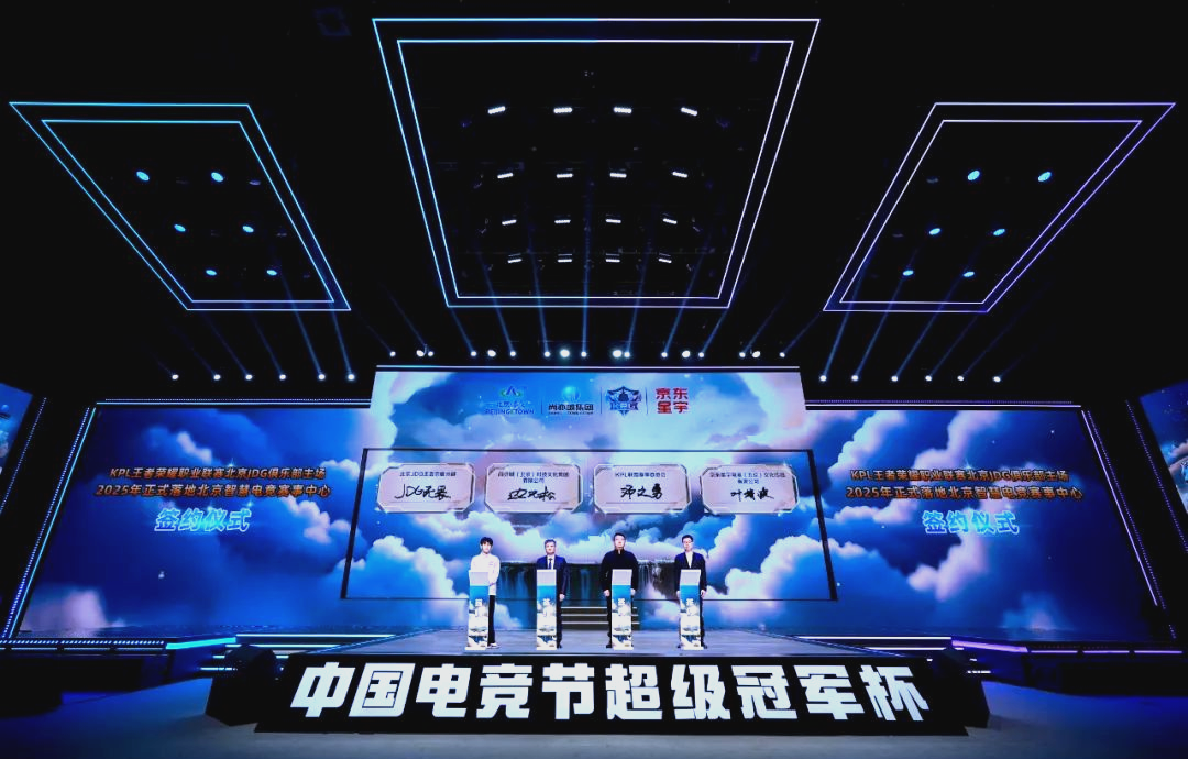 杨以其抢断 杨以其抢断