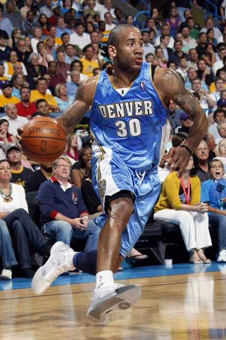 通过对比 通过对比